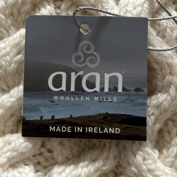 ARAN WOOLEN MILLS BEIGE POCKET SCARF! - Picture 8 of 8